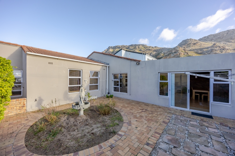 3 Bedroom Property for Sale in Lakeside Western Cape